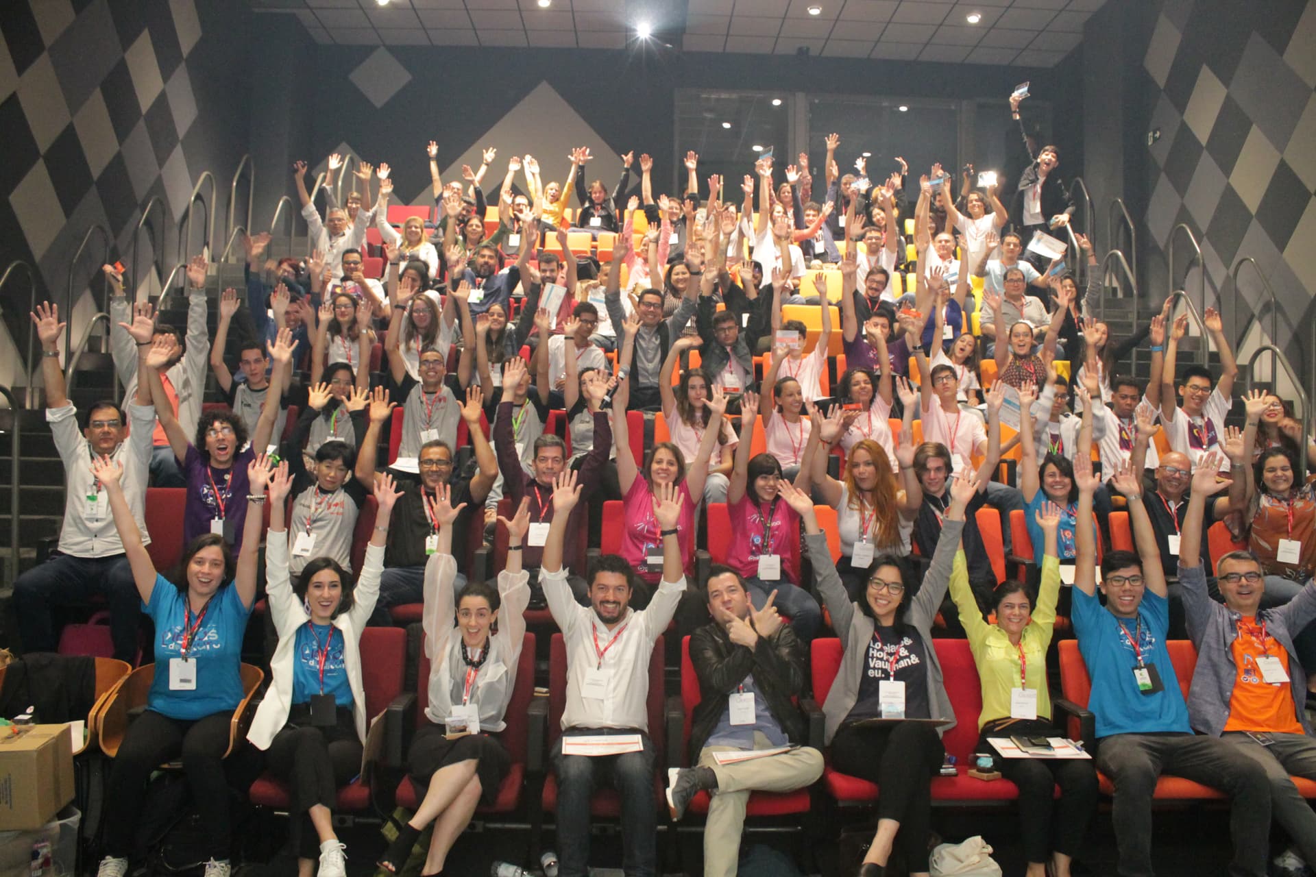 Participantes do Instituto Ideias do Futuro reunidos em um auditório.